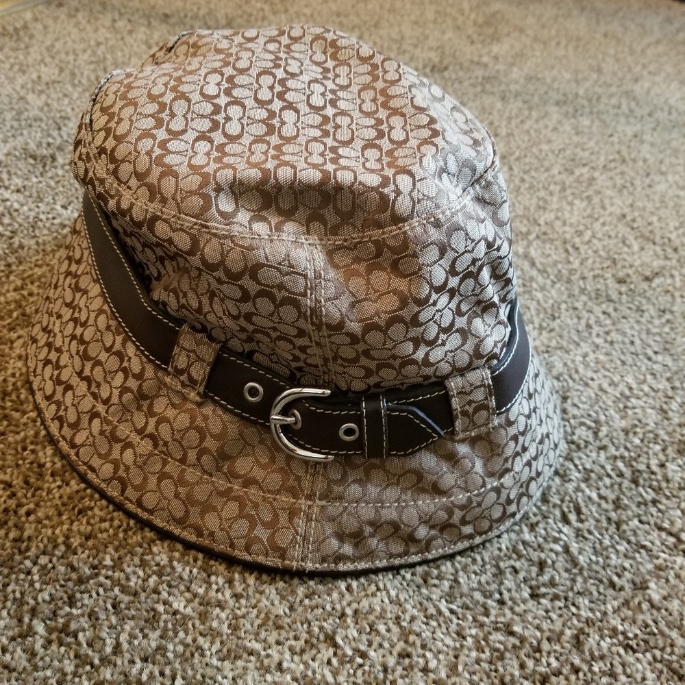 Bucket hat